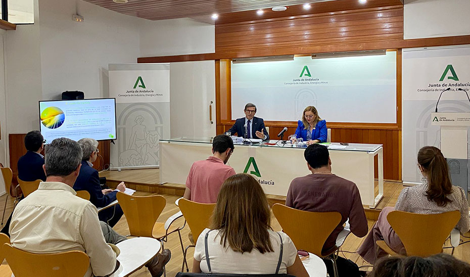 Momento de la presentación de la nueva Hoja de Ruta para impulsar el autoconsumo colectivo y comunidades energéticas en Andalucía.